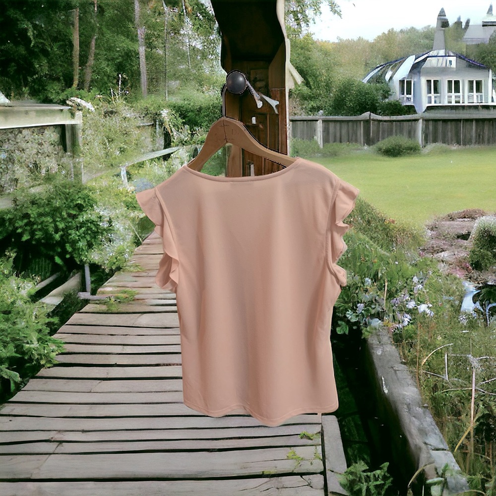 Women’s Calvin Klein shirt - Picture 2 of 3